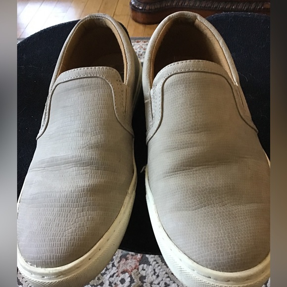🌻INDIGO RD Sz 9.5 TAUPE FAUX LEATHER SLIP-ON SHOES - Picture 2 of 8